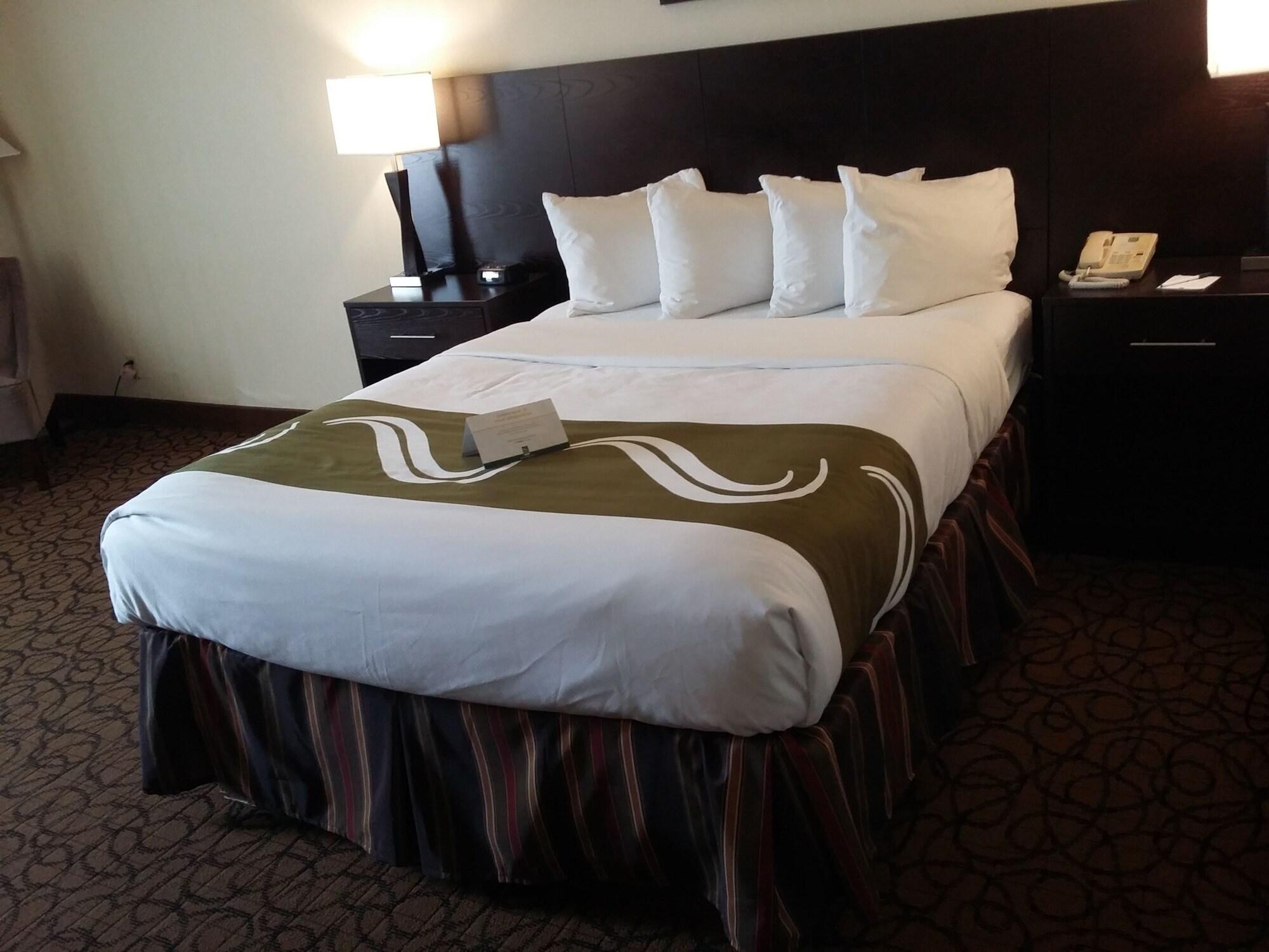 Quality Inn & Suites Escanaba North Ngoại thất bức ảnh