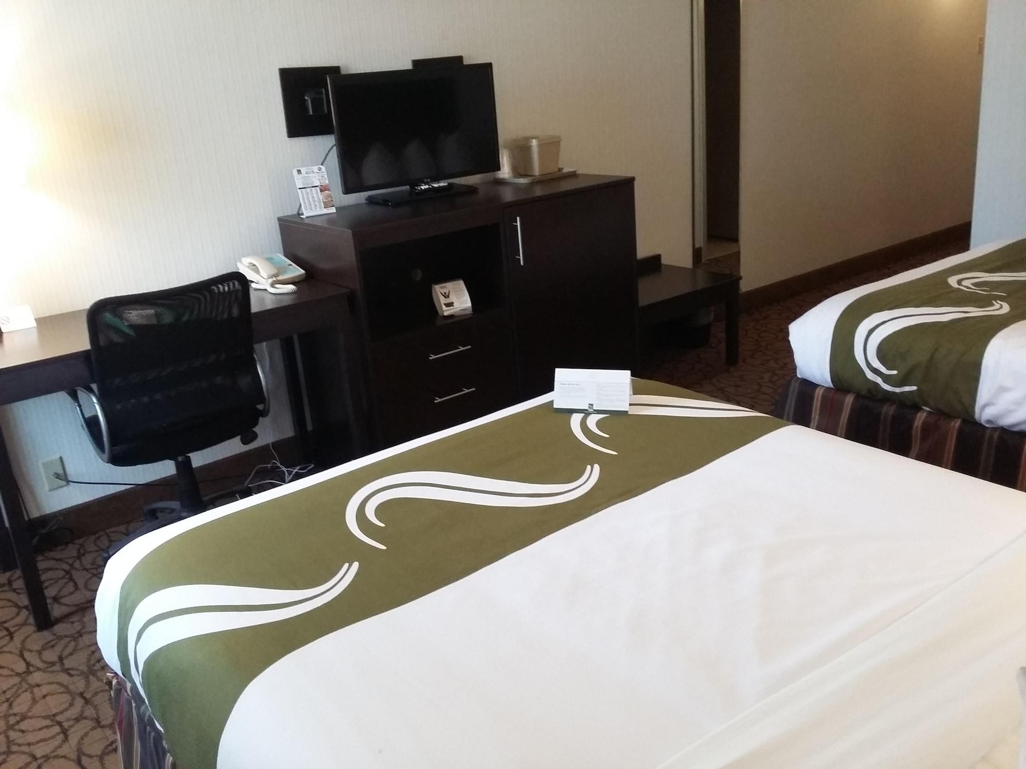 Quality Inn & Suites Escanaba North Ngoại thất bức ảnh