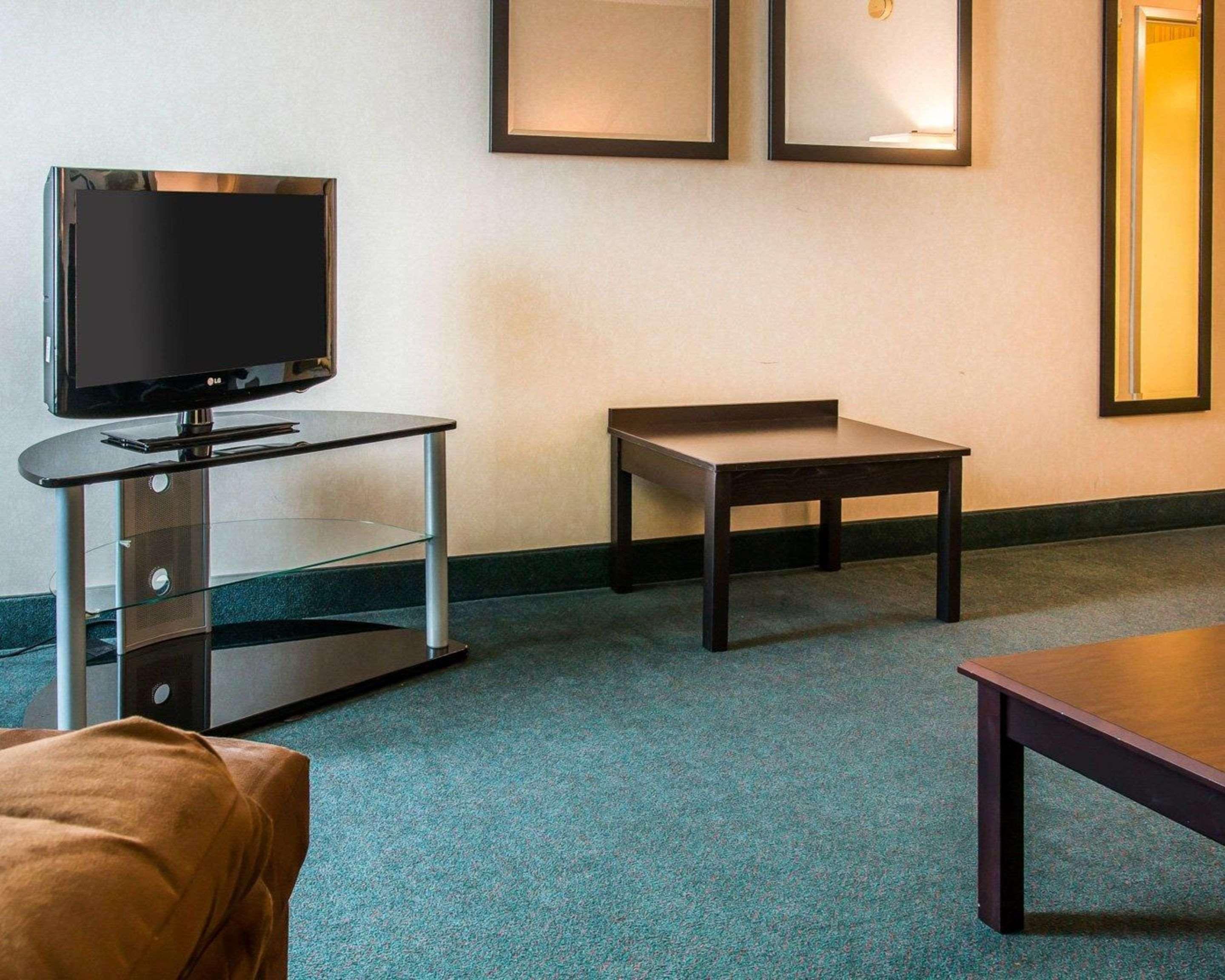 Quality Inn & Suites Escanaba North Ngoại thất bức ảnh