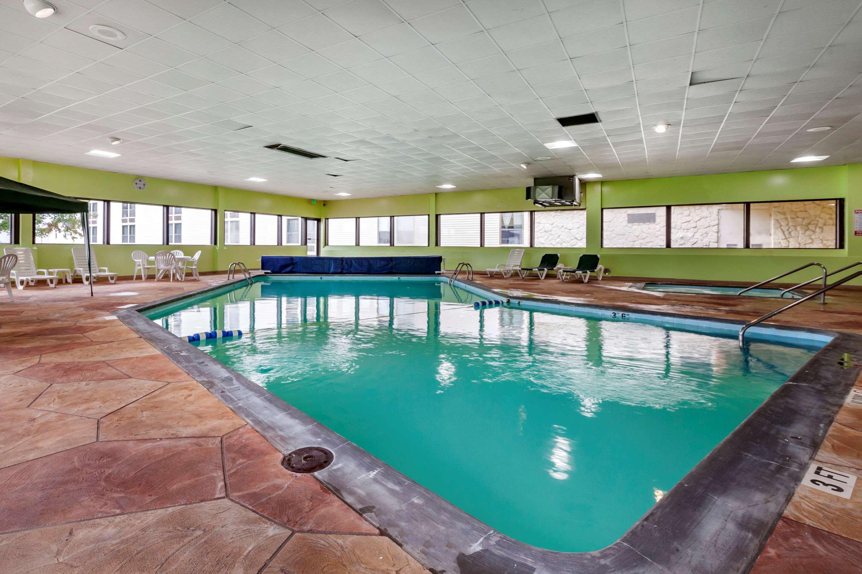 Quality Inn & Suites Escanaba North Ngoại thất bức ảnh